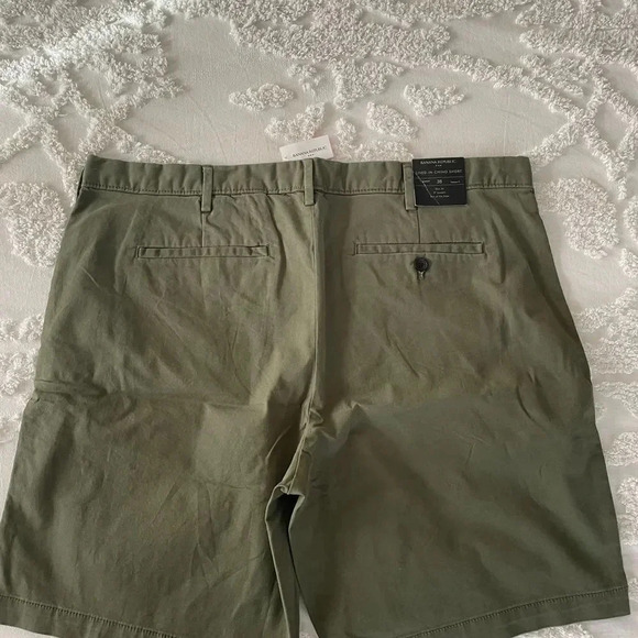 Banana Republic Lived-In Chino Short - Picture 5 of 10